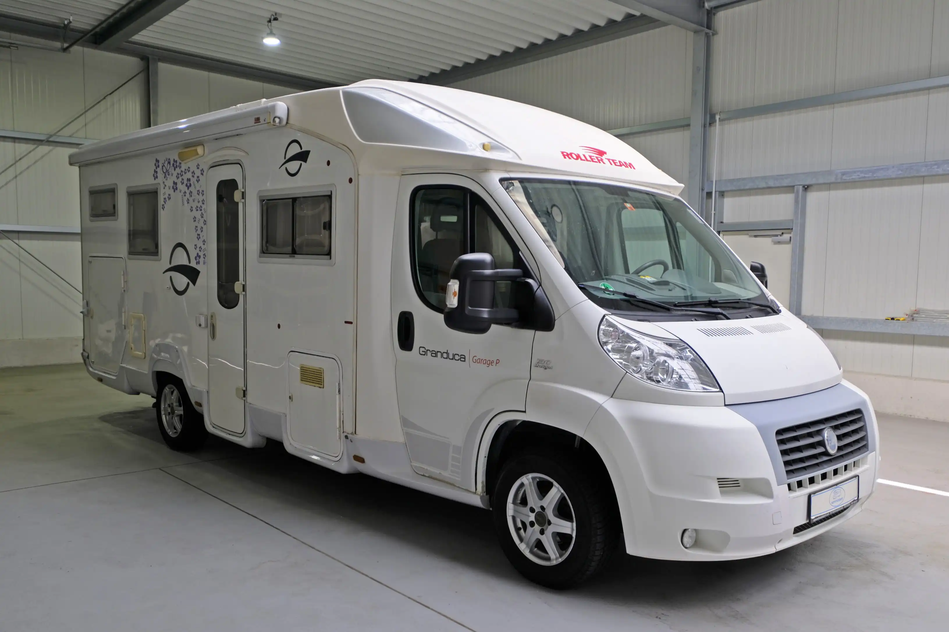 ROLLER TEAM Granduca Garage P/Festbett/Klima/Garage/Markise/AHK/Tüv 03-2027/Finanzierung möglich